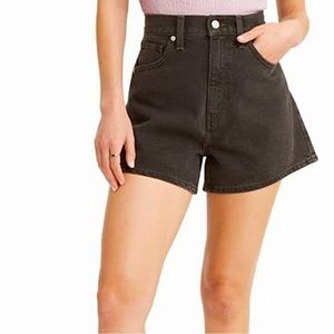 BRAND NWT LEVI’S HIGH-WAISTED MOM SHORTS